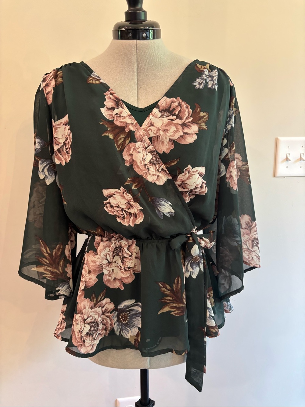 Signature Studio Dark Green Floral Wrap Blouse 0091